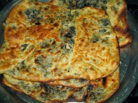 طريقة عمل فطائر الزعتر الأخضر الفلسطيني بزيت الزيتون والسماق