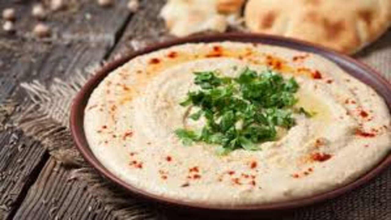 بالعيش الشامي وترمي معاكي كمية.. طريقة عمل سلطة الطحينة أحلى من المطاعم