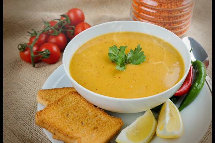 طريقة عمل شوربة العدس بخطوات سهلة ومذاق رائع