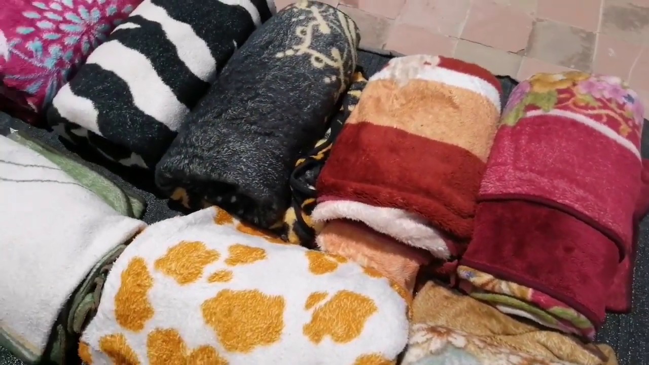 طريقة تنظيف البطاطين على الناشف من البقع بخطوات سهلة بمكونات من المنزل