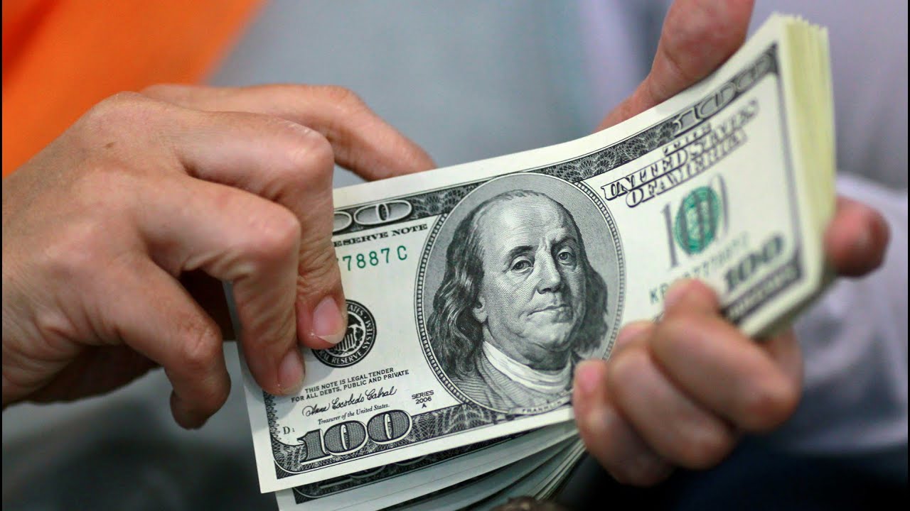 موجه ارتفاع جديدة .. سعر 100 دولار مقابل الدينار العراقي اليوم الاثنين USD يرتفع لمستوي اعلي مع بداية التعاملات