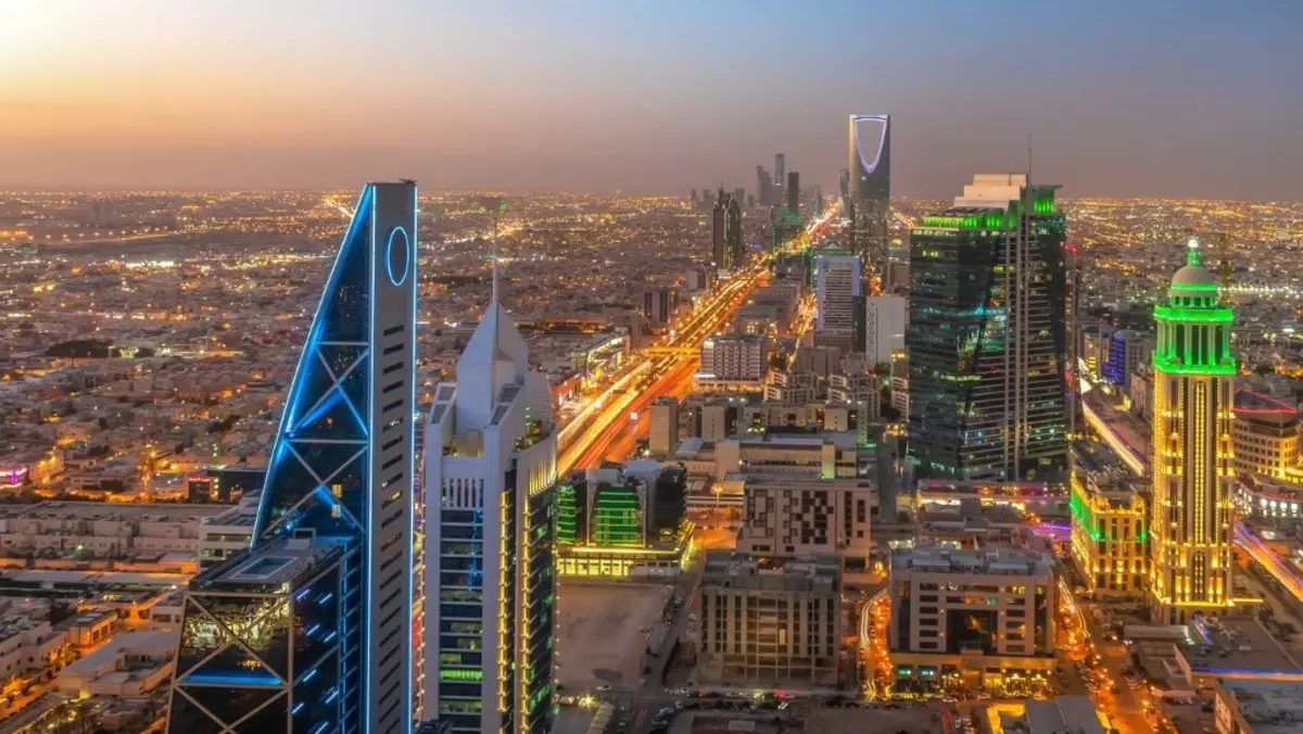 يصل لـ 8000 ريال.. الحد الأدنى لأجور العاملين بعد إصدار السعودية دليل توطين عقود التشغيل