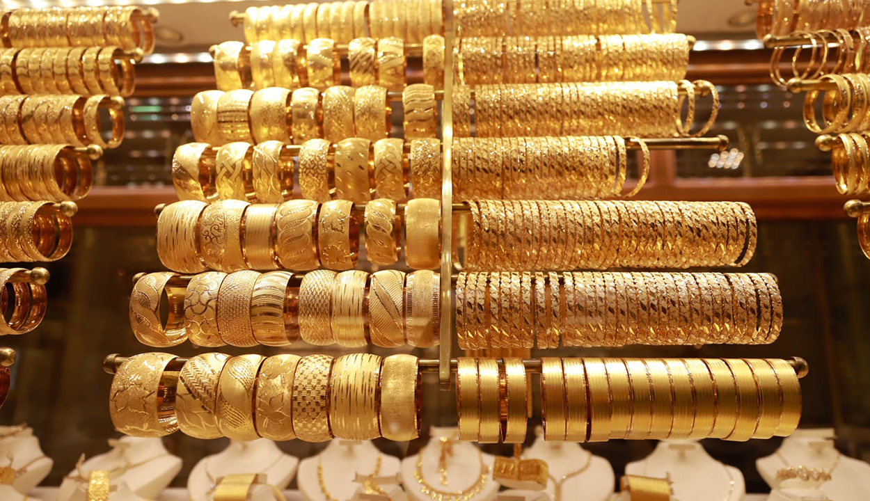كم عيار 21 بعد انخفاضه.. سعر الذهب اليوم الإثنين 30 ديسمبر 2024 بعد تراجعه