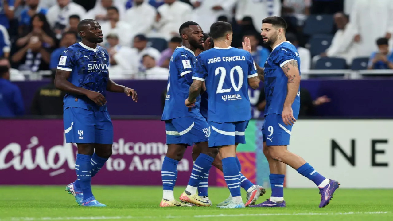 ما القنوات الناقلة لمباراة الهلال ضد الوحدة في دوري روشن 2024-2025؟