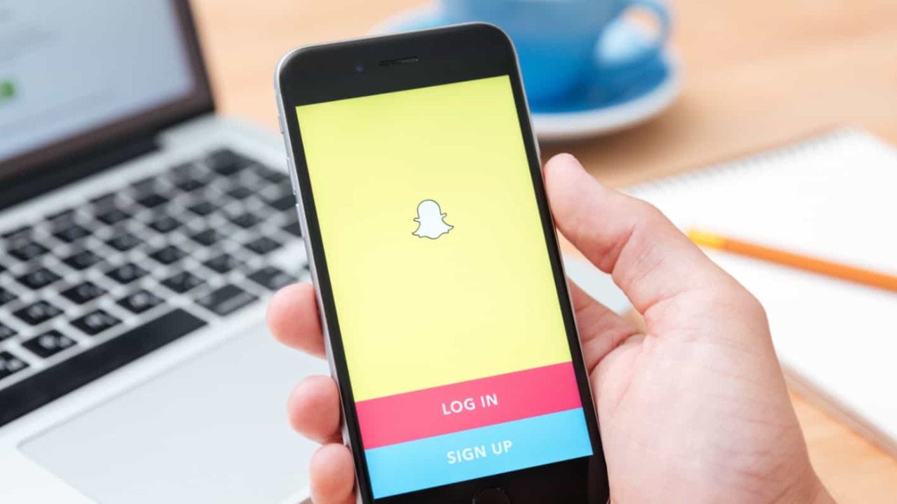 كيف اسوي قروب سناب التحديث الجديد Snapchat login.. كيفية طرد صديق بالسناب وحذف القروبات