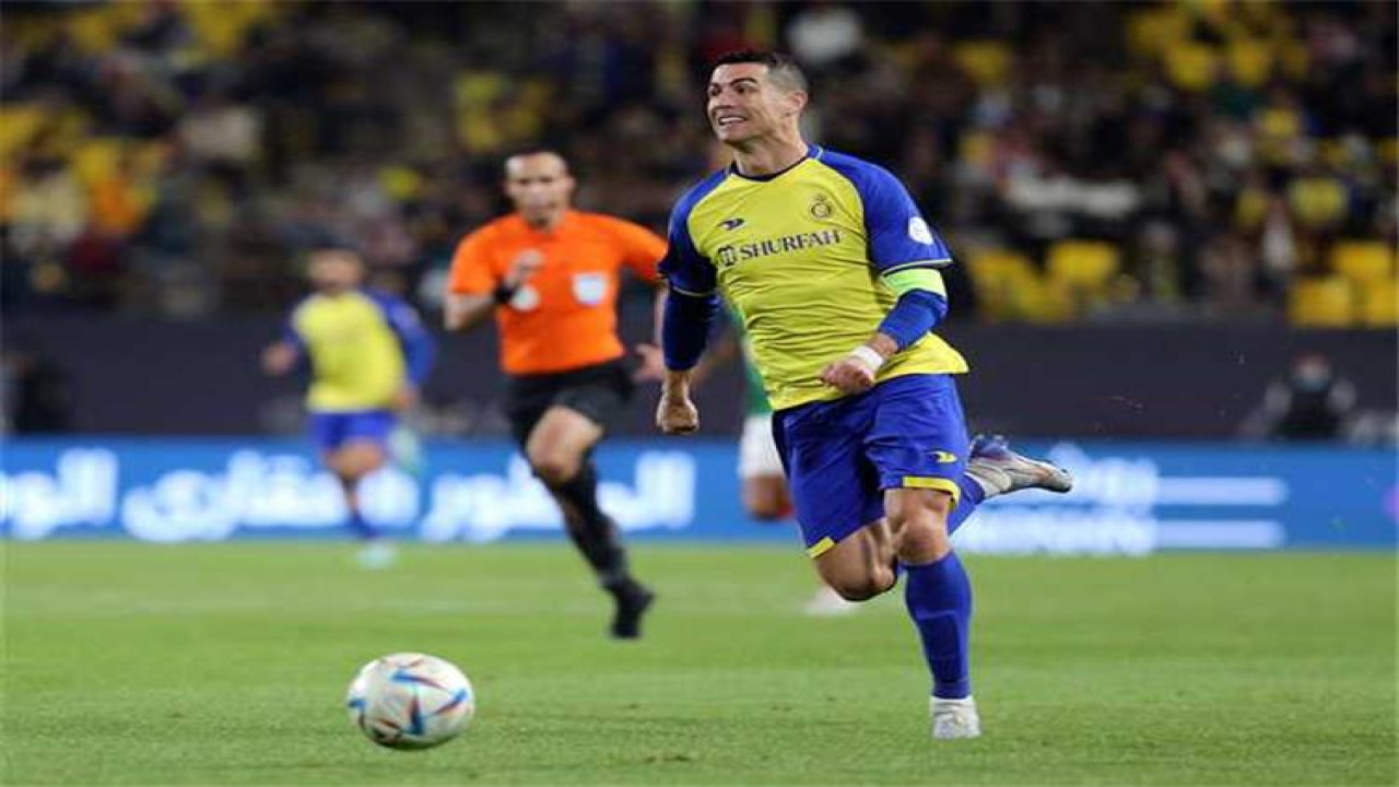 ما تشكيلة النصر ضد الفتح في دوري روشن السعودي 2024-2025؟