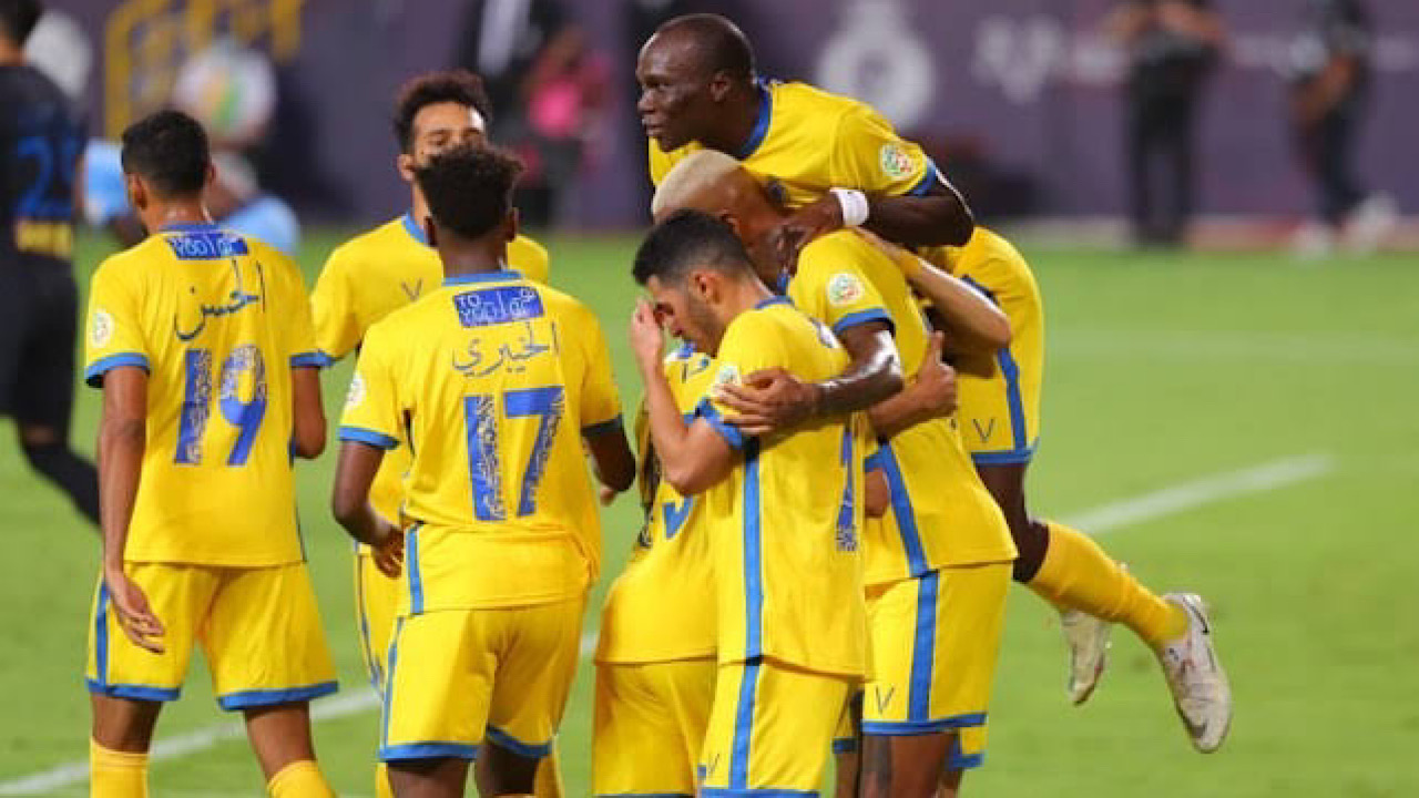 معلقين مباراة النصر والفتح في دوري روشن السعودي 2024-2025 والقنوات الناقلة