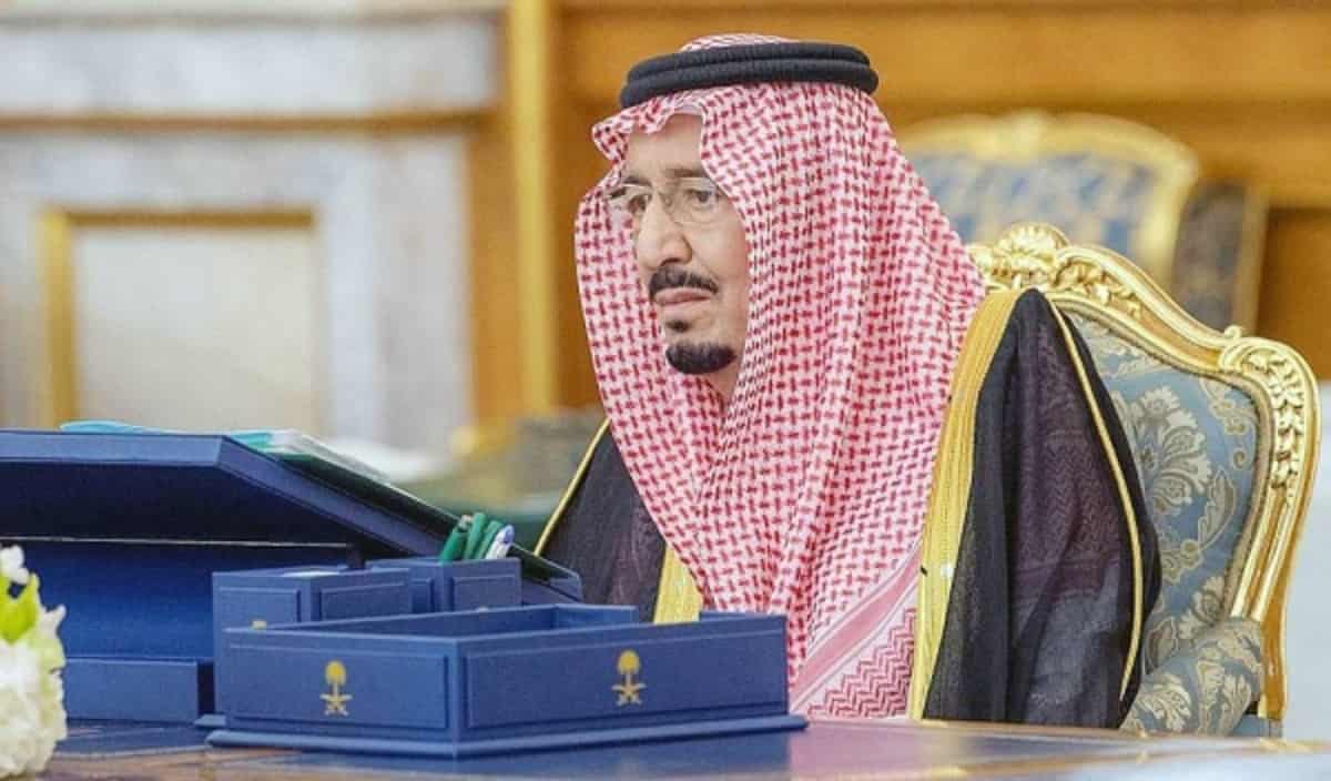 قبل ساعات من الصرف” ..  إيقاف راتب التقاعد لـ 5 حالات وامر ملكي صرف زيادة 750 ريال للقطاع العسكري والمدني احتفاء يوم التأسيس السعودي 1446 والتأمينات الاجتماعية توضح التفاصيل