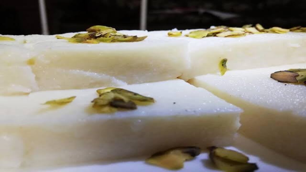 في 10 دقائق حضريها.. طريقة عمل حلوى السميد بمكونات سهلة وبسيطة