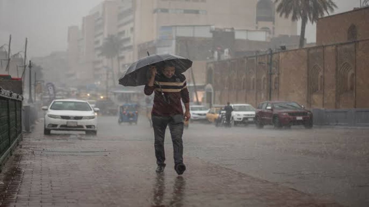 عاجل طقس العراق الأيام المقبلة.. موجة أمطار وتحذير في غاية الخطورة من المنخفض الجوي الذي يضرب انحاء العراق في الساعات القادمة