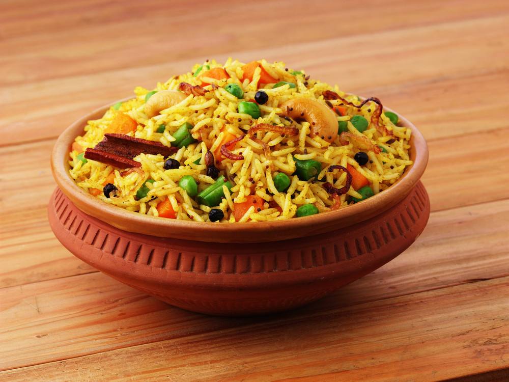 بوصفة سهلة التحضير وشهية .. خطوات عمل الرز البخاري بدون دجاج لعشاق الوصفات الإقتصادية