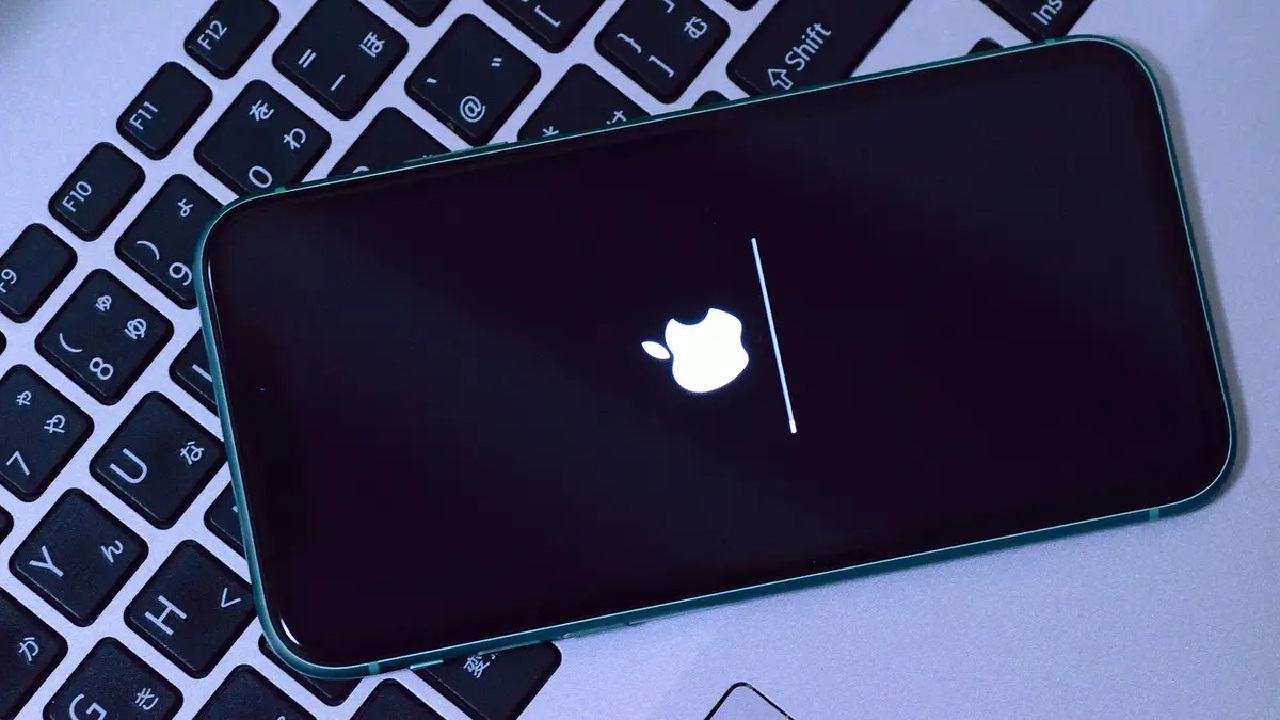 أبل تطلق تحديث “iOS 18.3” خطوة تقنية جديدة تمهد لعصر الذكاء الاصطناعي القادم .. المزايا والعيوب