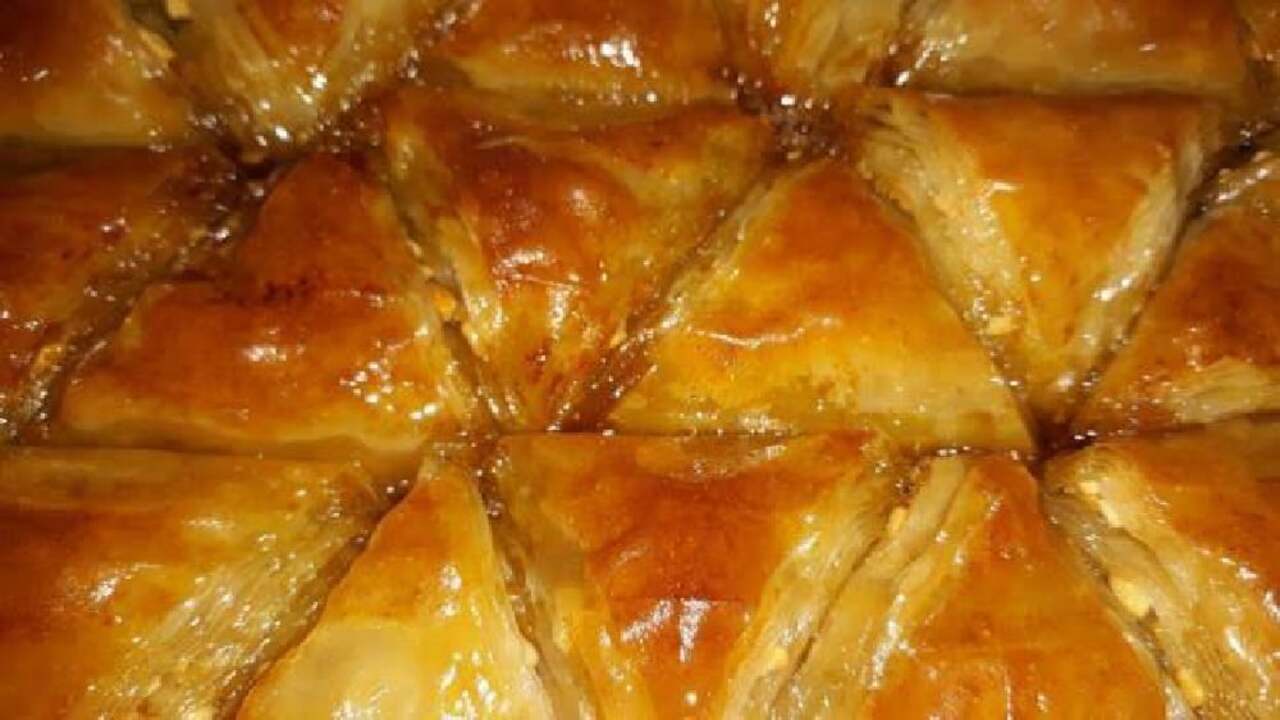 طريقة عمل جلاش بالسميد السهل السريع بطريقة المحلات بطعم لذيذ
