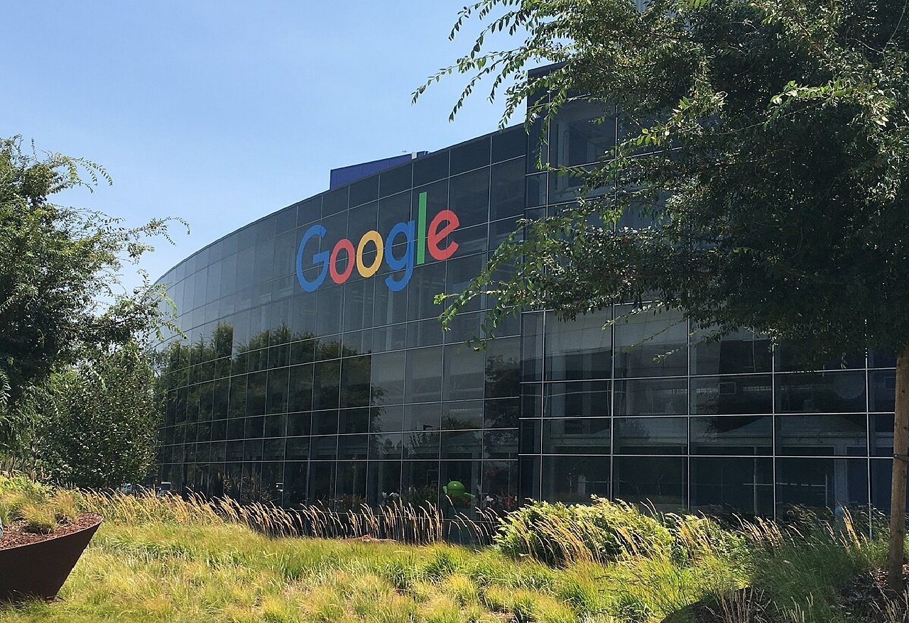 جوجل Google تضرب بيد من حديد تحديث أمني جديد وحظر ملايين التطبيقات دفعة واحدة.. ما السبب؟