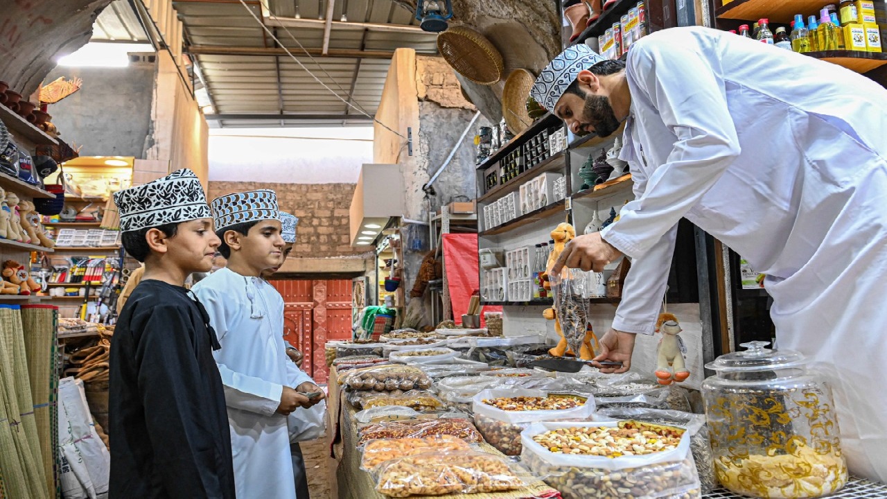 بيان “المياه” العُمانية بشأن أحداث سوق نزوي اليوم وحقيقة تأجيل الفصل الدراسي الثاني أسبوع بسبب المنخفض الجوي