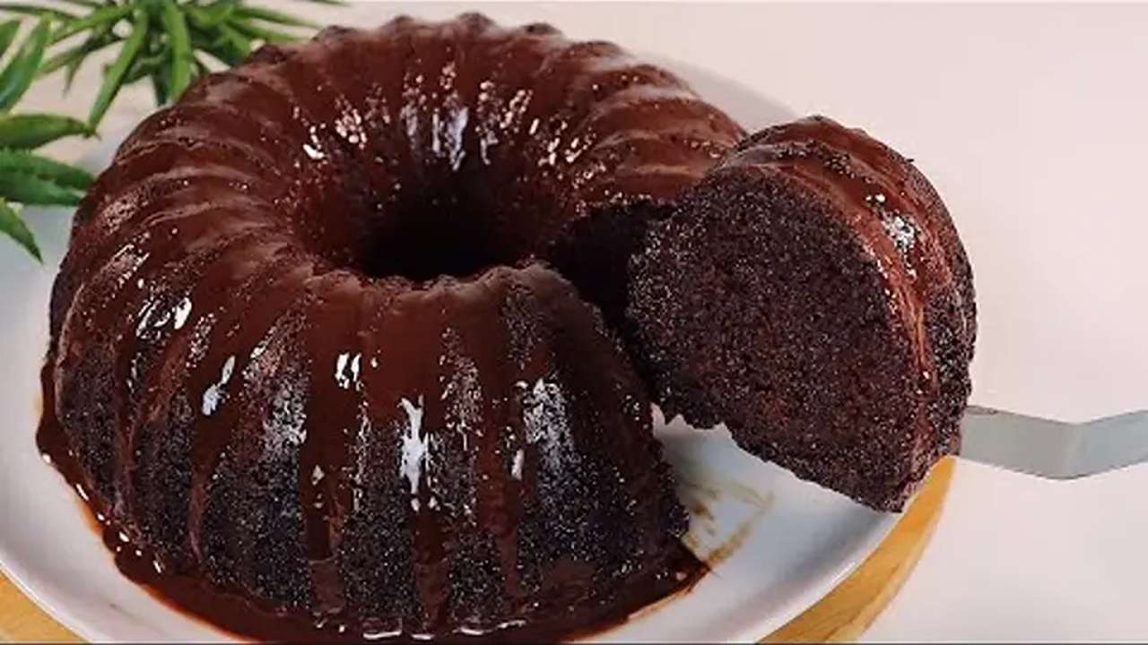 كيكة الشوكولاتة السريعة… اعمليها في الخلاط بكل سهولة وفي دقائق تكون جاهزة