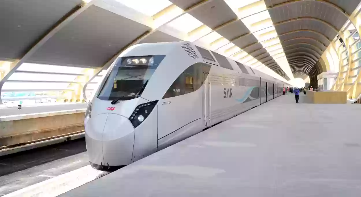 حديثة خضراء متطورة.. تشغيل محطة قصر الحكم بقطار الرياض
