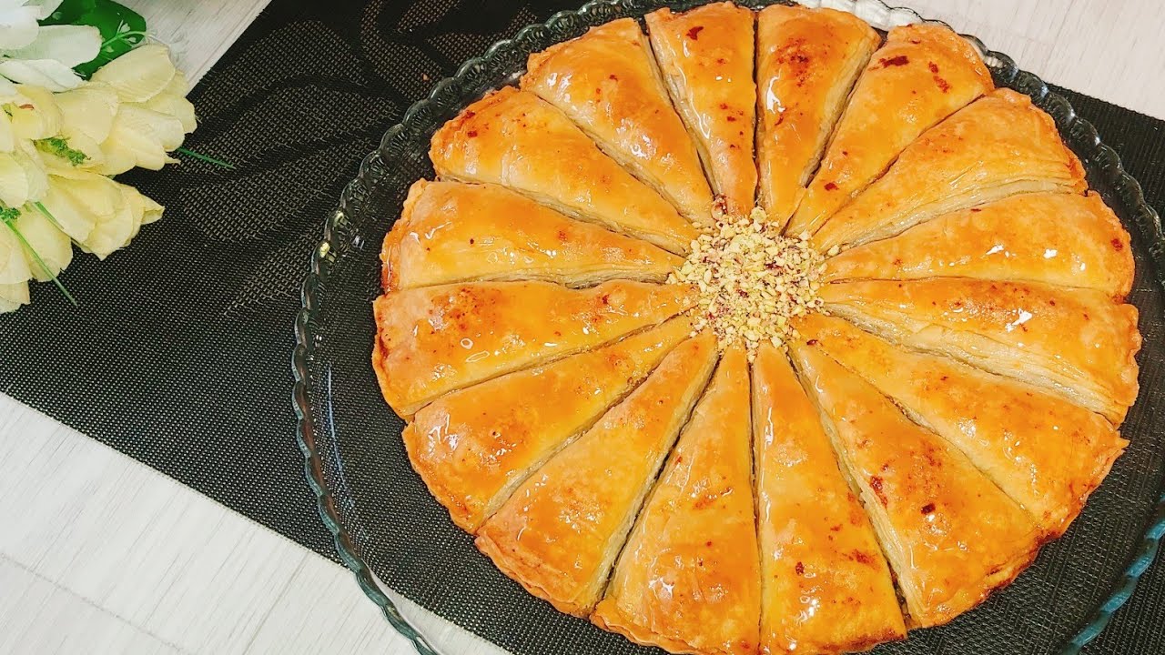 كيك المناسبات .. طريقة عمل كيكة الجلاش الذهبية الحلوة و المضبوطة بحشوة ناعمة ولذيذة
