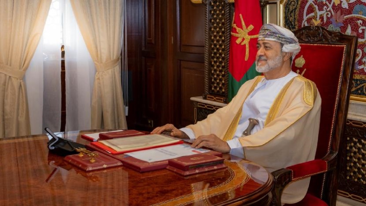 مرسوم سلطاني بصرف مكرمة سامية للمُعلمين بالقطاع العام 100 ريال مع راتب الخميس القادم بمناسبة يوم المعلم العماني ورمضان.. التربية توضح