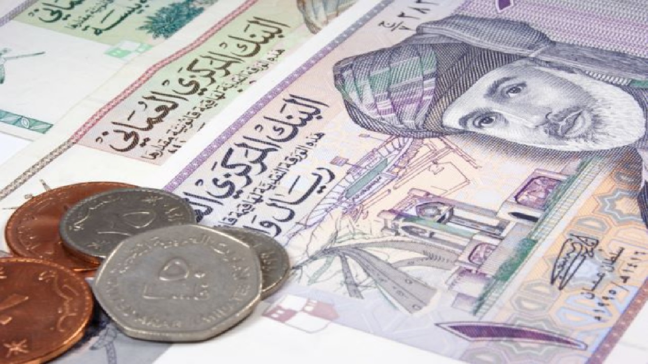 رسمياً مراسيم وزارية تُقر بمتوسط الأجور الجديد ونسبة زيادة المعاشات بسلطنة عمان يبدأ العمل بها اليوم