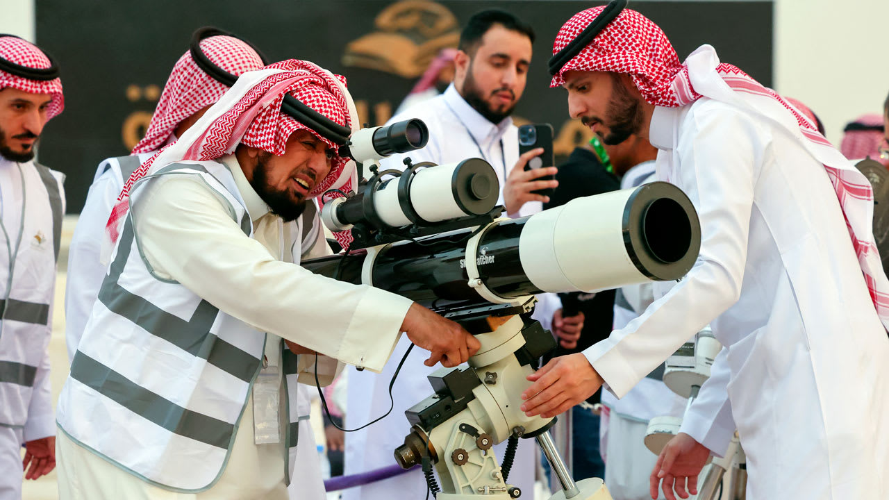 عاجل الأجواء الجوية تؤثر في استطلاع الهلال.. صعوبة رؤية هلال رمضان 1446هـ في السعودية بسبب السحب العالية والعوالق الترابية