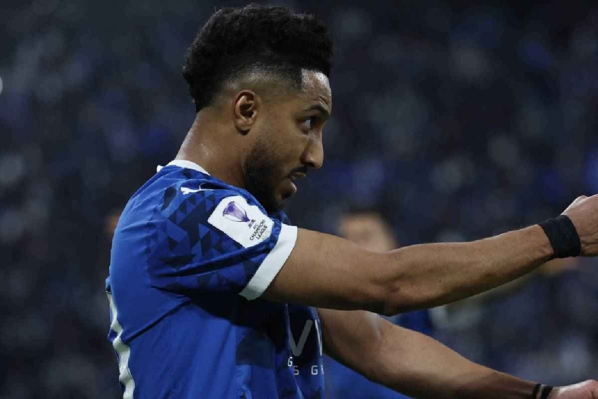 طلب خاص إلى سالم الدوسري يُشعل أجواء الكلاسيكو.. “سيطرة وإجبار”