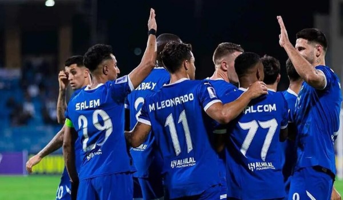 الهلال يواجه الرياض الليلة.. من هو معلق المباراة؟