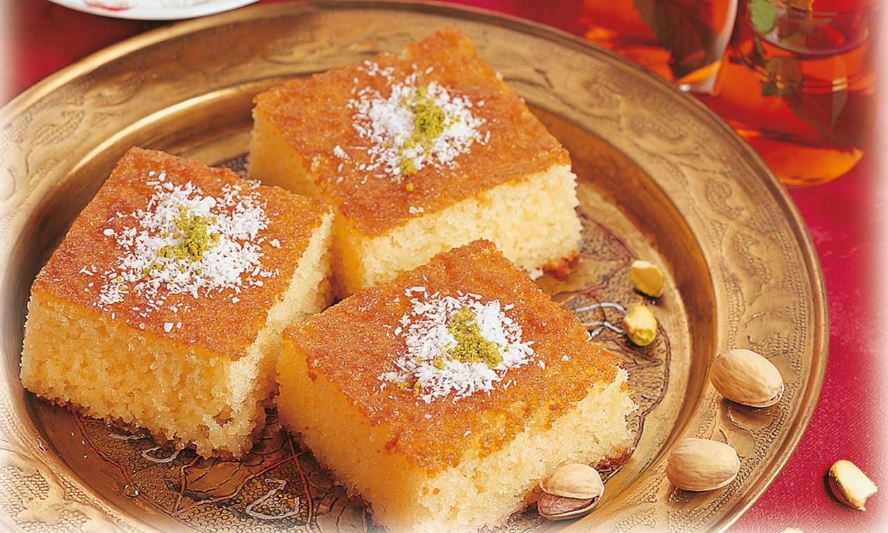 كيكة السميد الهشة اعمليها لأطفالك وفرحيهم بطعمها الرائع وقوامها الخفيف وفي دقائق بخطوات سهلة ومكونات بسيطة