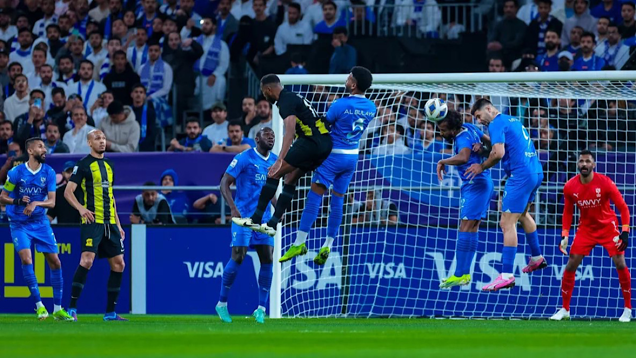 معلق مباراة الهلال والاتحاد اليوم في دوري روشن السعودي 2024-2025