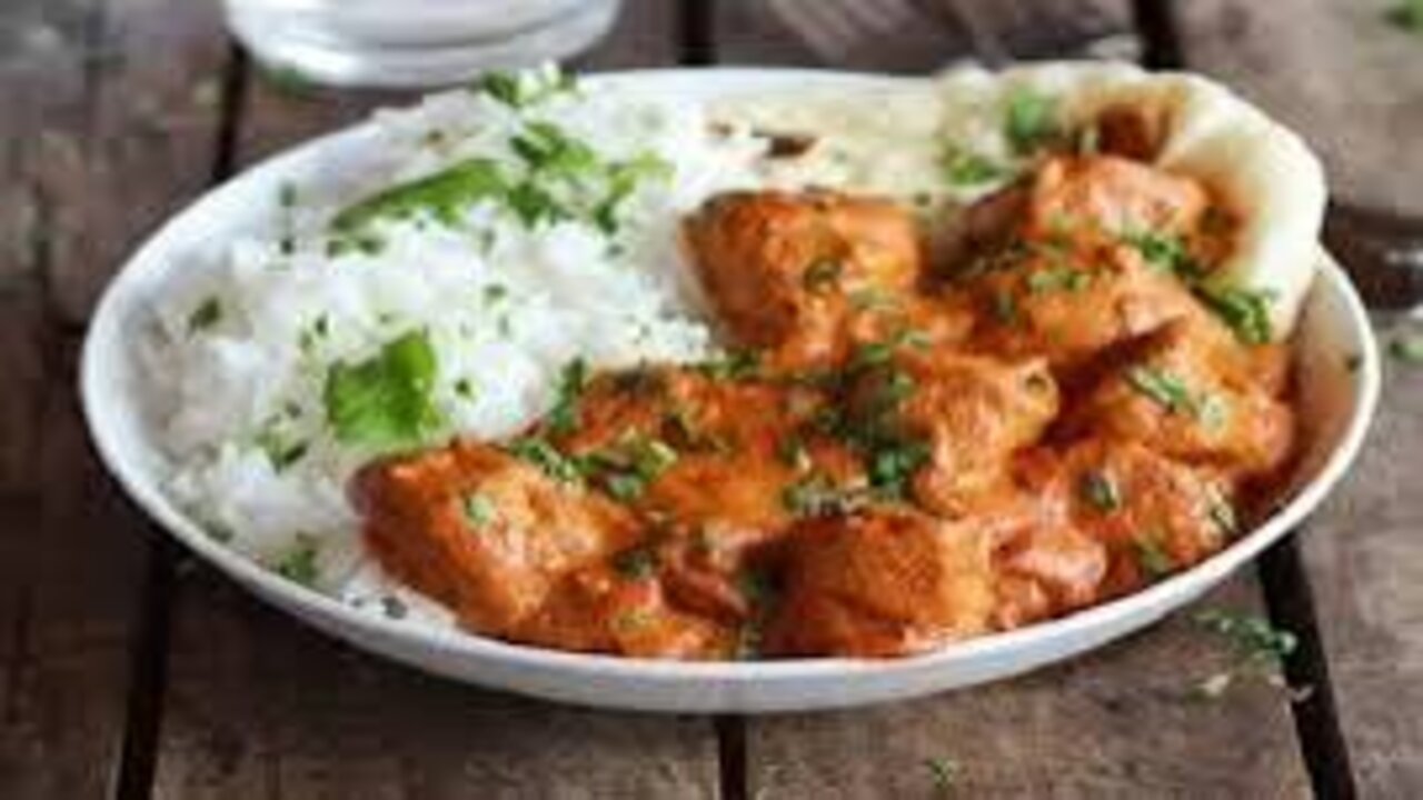خطوة بخطوة.. طريقة تحضير دجاج بالكاري والأرز والمكونات الواضحة