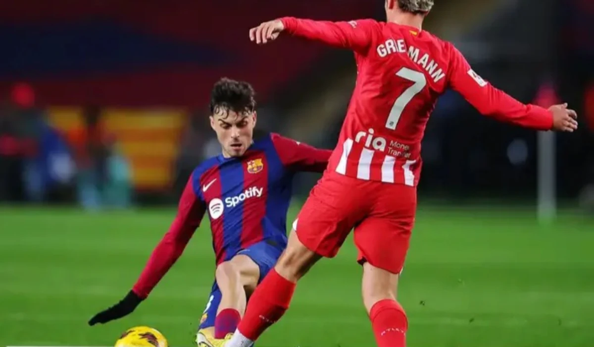 Barcelona vs Atletico Madrid.. القنوات الناقلة وحكم مباراة برشلونة واتلتيكو مدريد في كأس ملك اسبانيا 2025