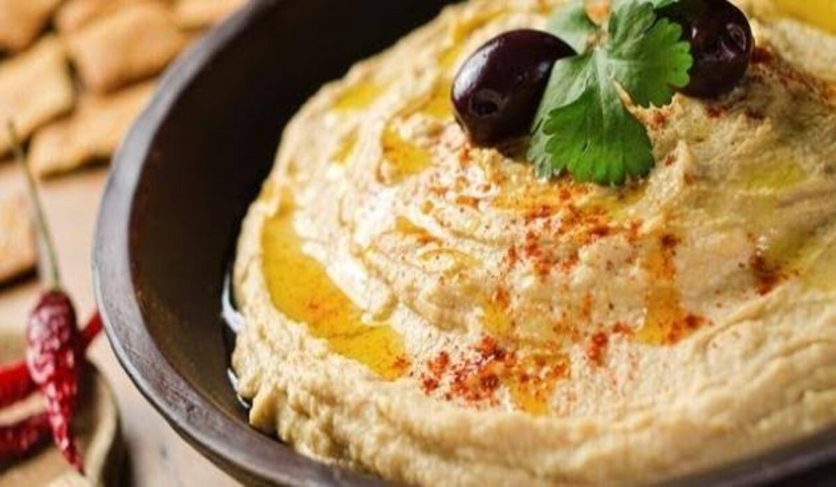 من أشهر وألذ المقبلات.. طريقة عمل سلطة الطحينة بالحمص الغنية بالفوائد الصحية