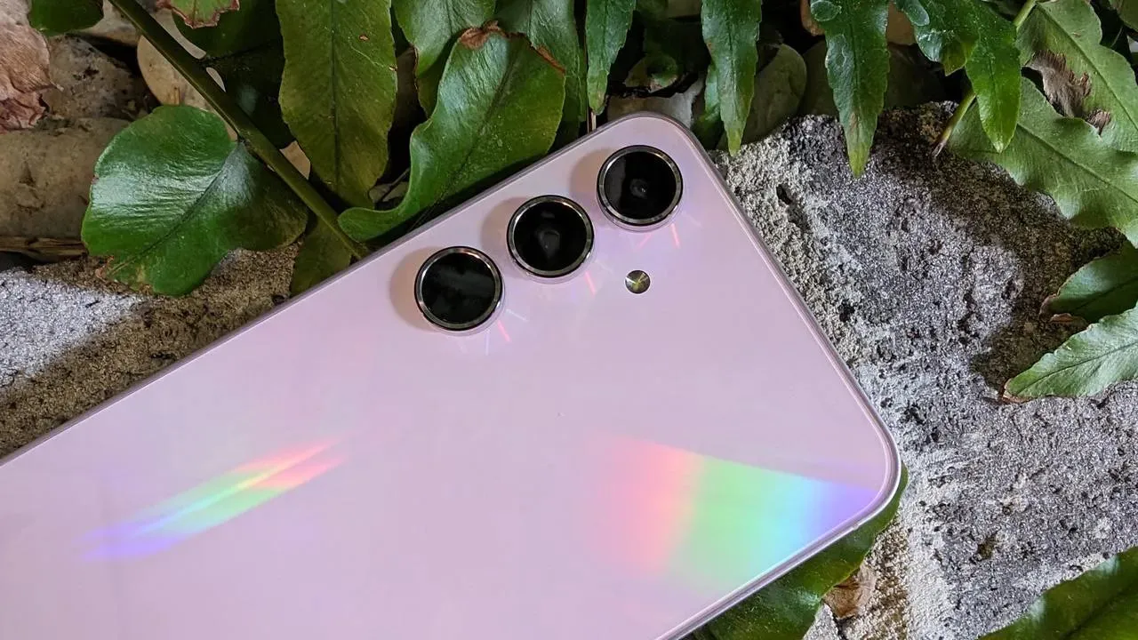 هاتف سامسونج العملاق والأكثر مبيعًا .. مواصفات Samsung Galaxy A55 5G ببطارية قوية وإمكانيات هائلة