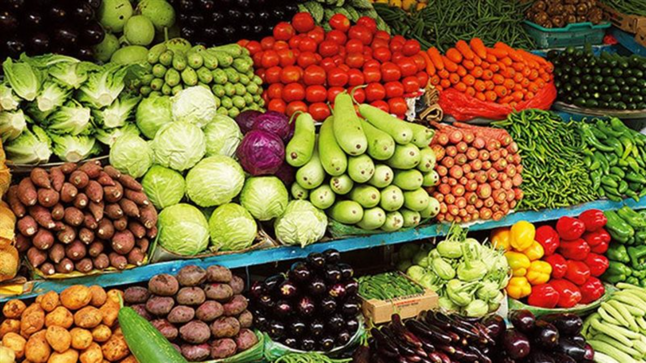 “بكام البطاطس النهاردة؟”.. أسعار الخضروات والفاكهة في سوق العبور اليوم الثلاثاء 18/2/2025