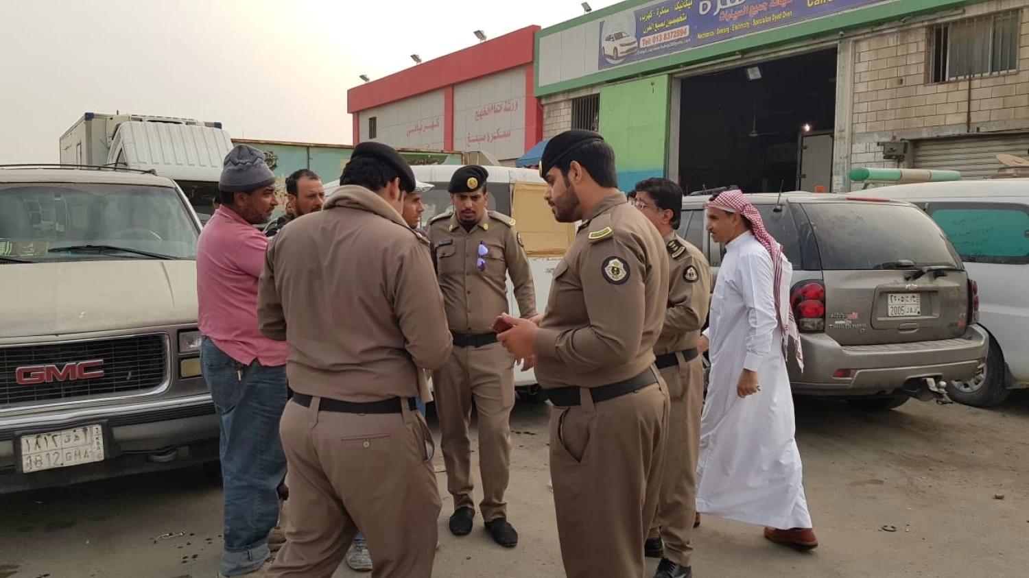 تحذير للمقيمين والوافدين.. مخالفات تؤدي إلى الترحيل الفوري من المملكة وغرامات مالية