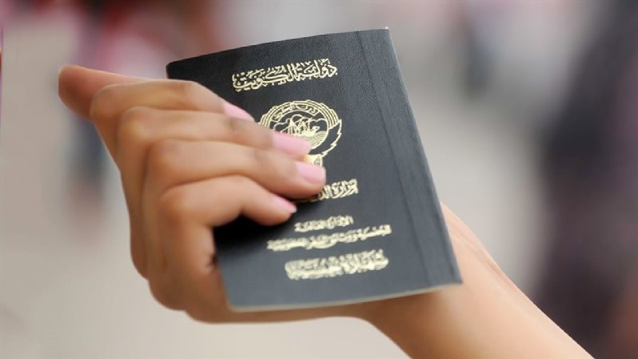 صدمة في الشؤون الاجتماعية.. مصير 80 موظفة بعد سحب الجنسية الكويتية منهن
