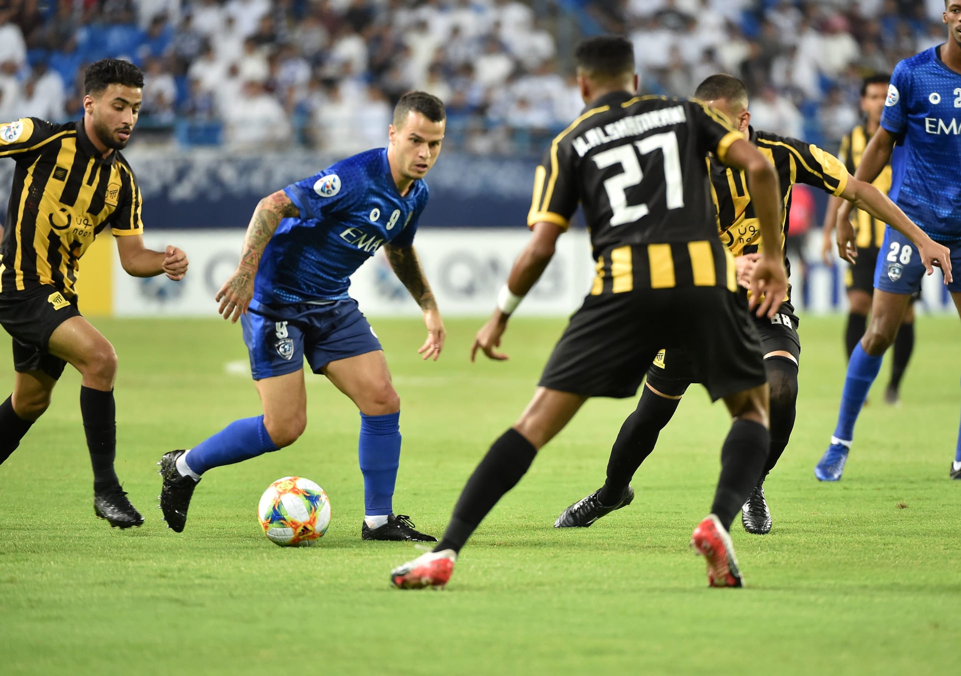 خبير تحكيمي يثير الجدل بعد فوز الاتحاد على الهلال في دوري روشن