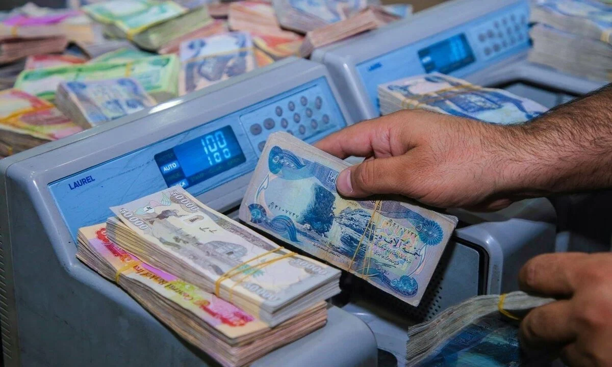 بشرى طيبة صرف 400000 دينار للموظفين العراقيين إضافي على الرواتب وتصل 500 الف وفق الدرجة الوظيفية.. طالع التفاصيل