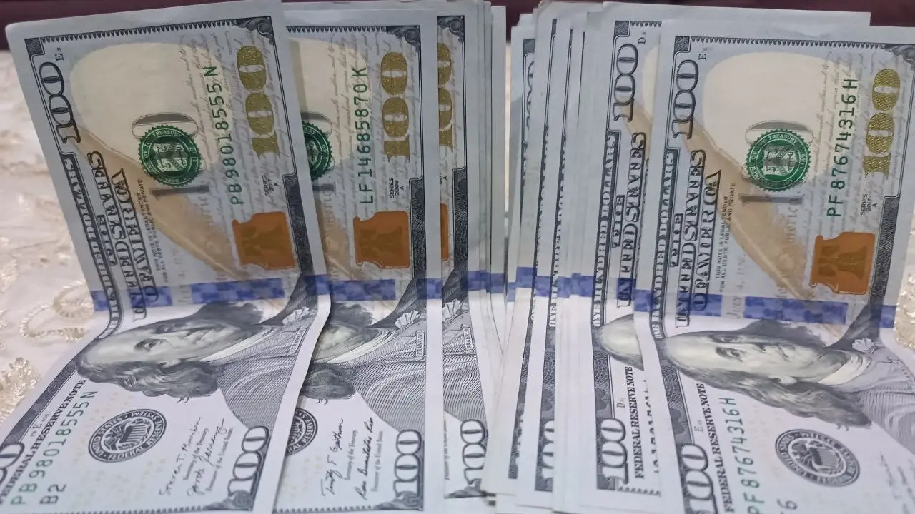 تفاوت سعري.. سعر الدولار مقابل الدينار العراقي اليوم في سوقي بغداد وأربيل في الشراء والمبيع