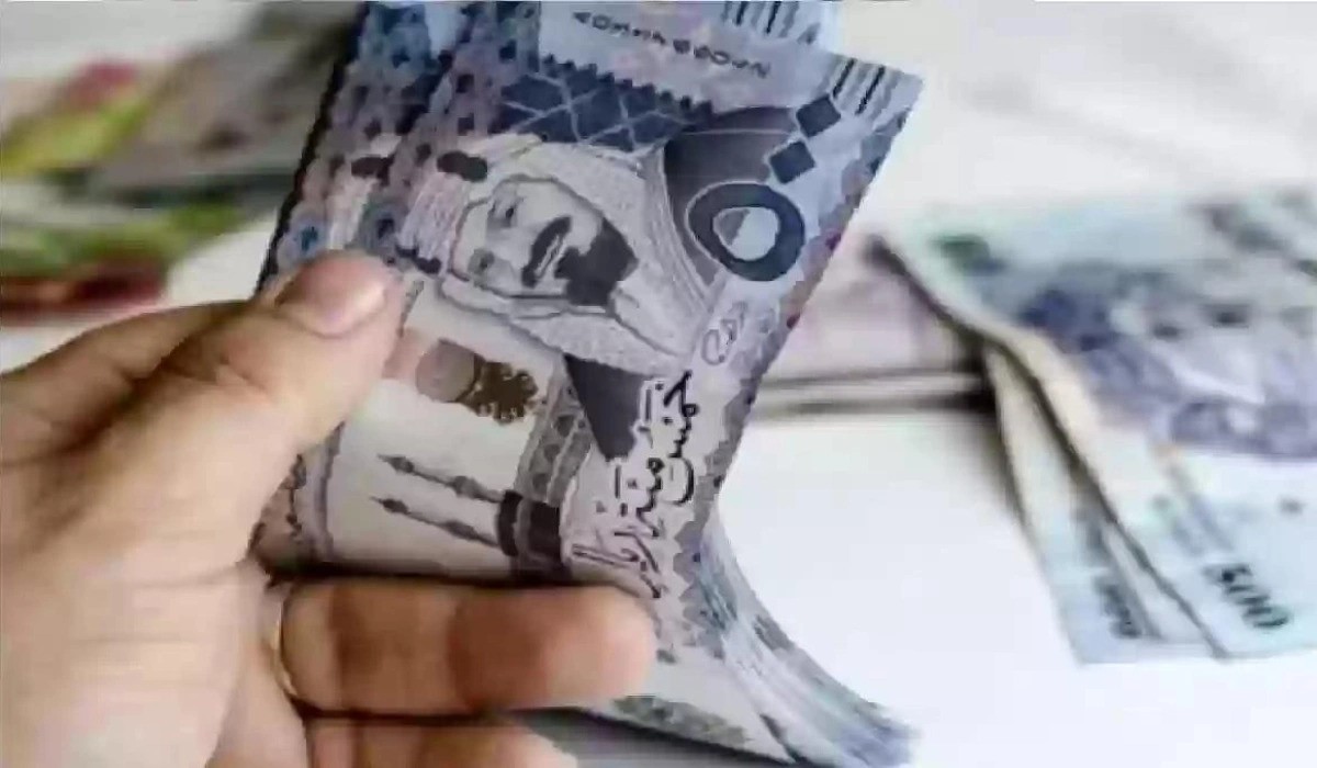 صرف 700 ريال لهذه الفئات في المملكة حقيقة ام إشاعة