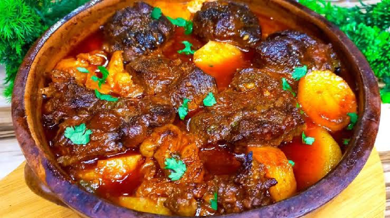 أكلة المحبة وذكريات الطفولة صينية بطاطس باللحمة وبصل مكرمل دايبه ومستوية طعمها تحفه