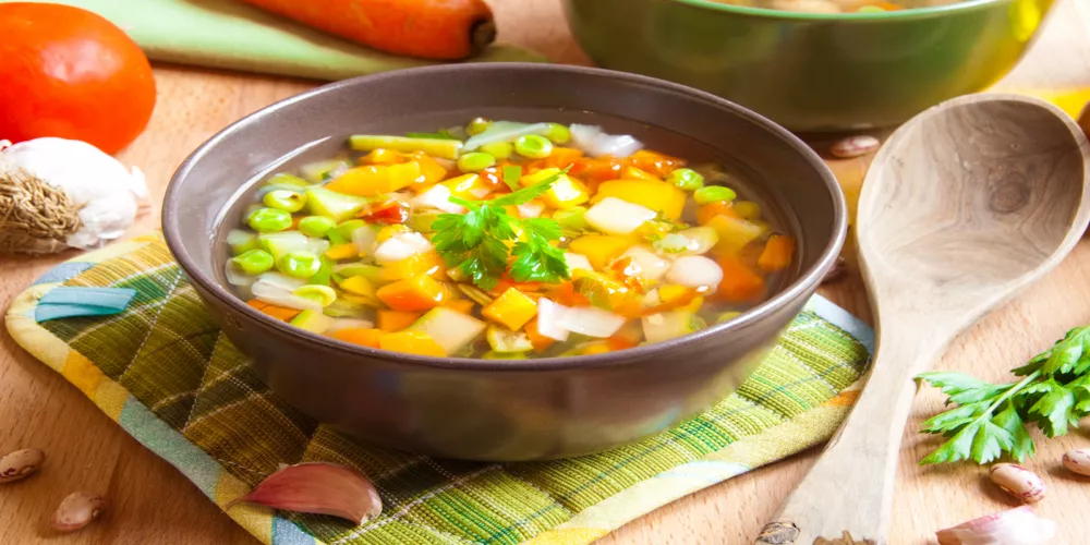 طريقة تحضير شوربة الخضار.. طبق دافئ وصحي بمذاق شهي خطوة بخطوة في البيت لأصحاب الدايت