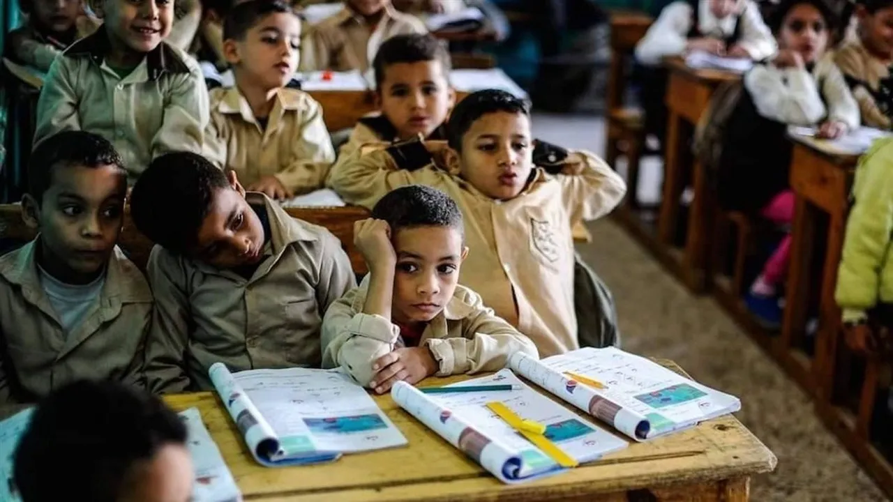 “للفترتين والفترة الواحدة”.. مواعيد الدراسة في رمضان 2025 وحقيقة رفع الغياب عن الطلاب وفقًا لوزارة التعليم