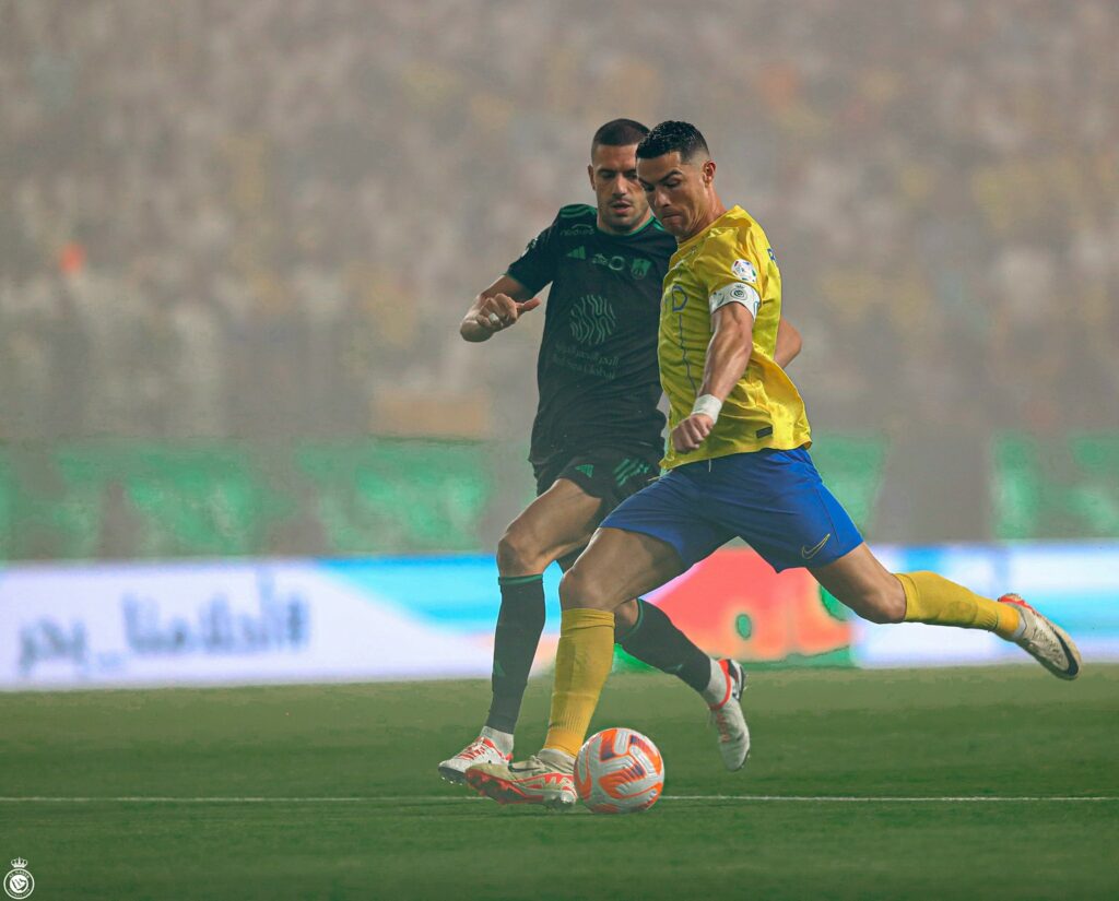 موعد مباراة الأهلي والنصر في الدوري السعودي 2024_2025 والقنوات الناقلة
