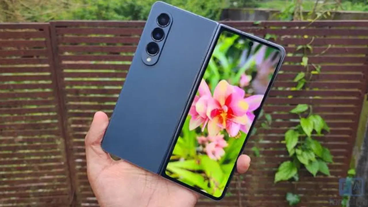 عملاق الساحة المنافس الشرس للآيفون هاتف Samsung Galaxy Z Fold 4 القابل للطي والرائد بأقوي المواصفات العالمية ملوش منافس