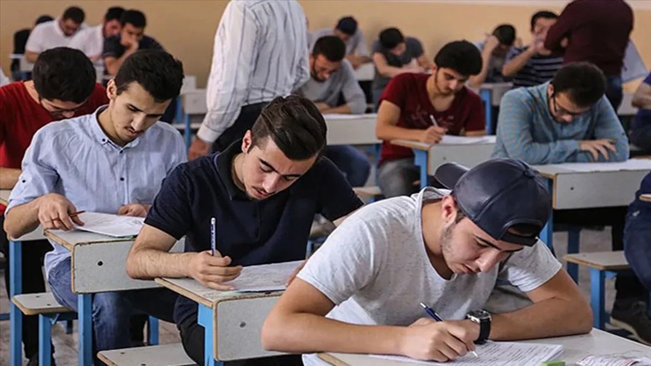 موعد امتحانات الثانوية العامة 2025 وفقًا لوزارة التعليم.. متى تبدأ؟ وما مواصفات الامتحان؟