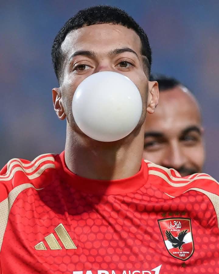 امام عاشور ينشر صورة مثيرة للجدل في أول رد فعل علي استبعاده من منتخب مصر
