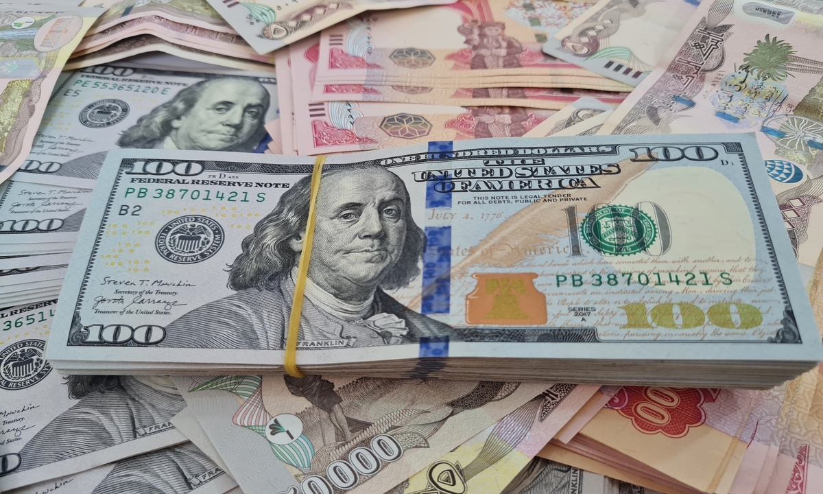 موجة تراجعات قوية.. انخفاض أسعار الدولار مقابل الدينار العراقي في بغداد وأربيل الآن عند هذا السعر