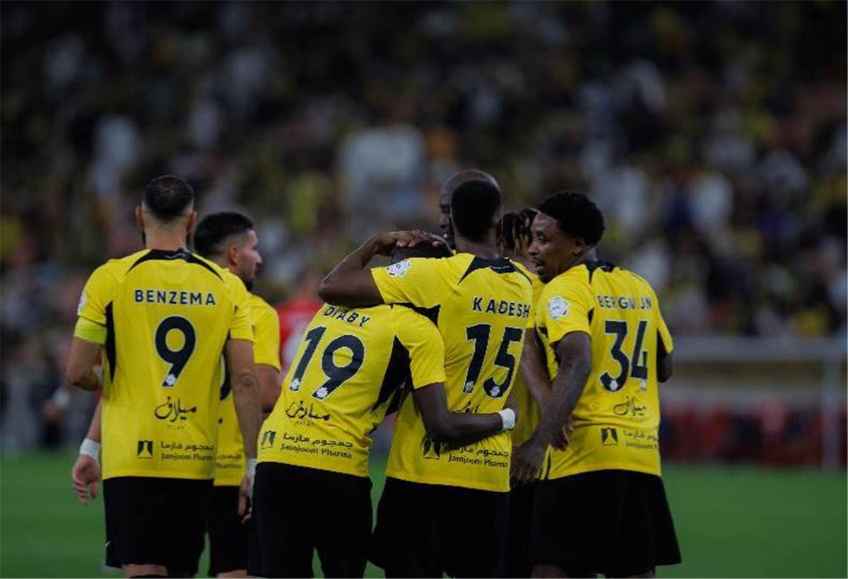 موقعة الصدارة .. موعد مباراة الاتحاد والقادسية في الجولة 24 من دوري روشن السعودي 2025 والقنوات الناقلة
