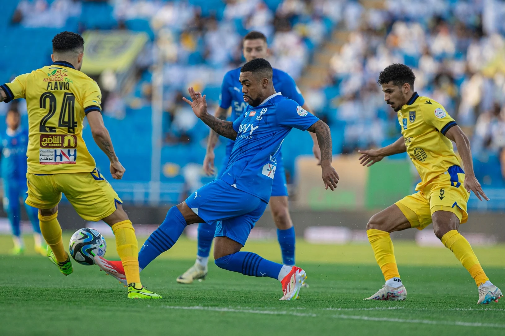 مفاجآت نارية في تشكيل الهلال ضد التعاون في بدوري روشن للمحترفين 2024_2025